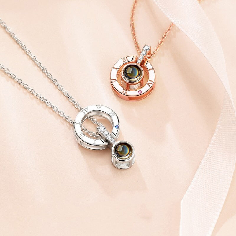 Projection Necklace With Exquisite Rose