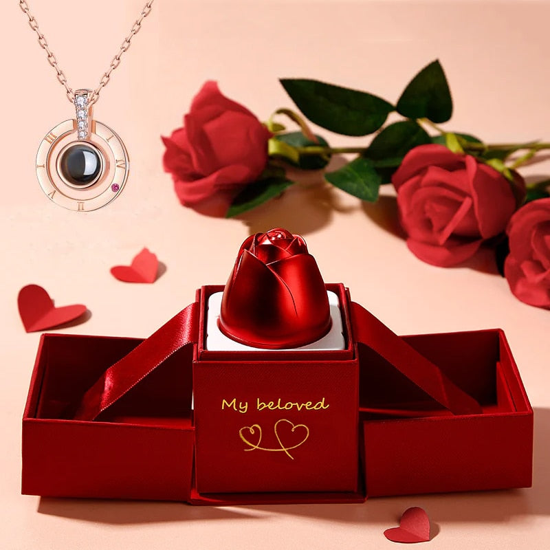Projection Necklace With Exquisite Rose